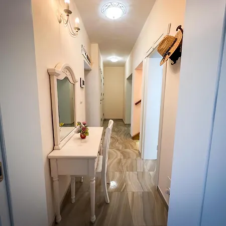 Blue Horizon Apartment